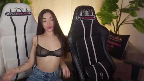 Diamonds Girls online show from June 20, 9:15 am