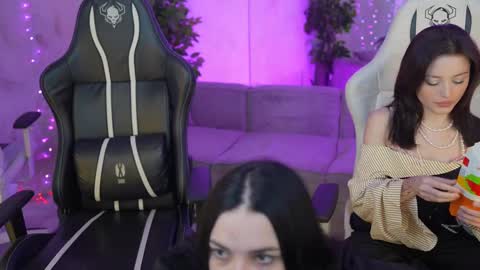 Snapshot of bright_diamonds_054 chatting on February 26, 11:43 am Diamonds Girls online show from February 26, 11:43 am