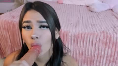 britanylin__ online show from March 12, 9:02 am