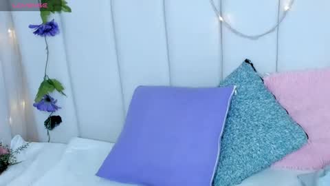 Snapshot of brithany_rousee chatting on March 12, 7:36 pm Brithany Rousee online show from March 12, 7:36 pm