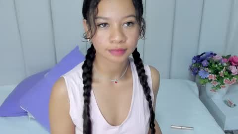 Snapshot of brithany_rousee chatting on February 13, 10:33 pm Brithany Rousee online show from February 13, 10:33 pm
