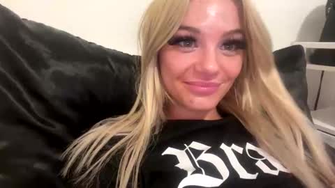 britneycherry08 online show from March 13, 5:44 am