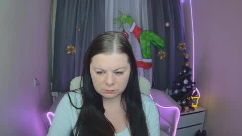 britneyraine online show from December 19, 11:49 am