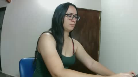 brittanycheeks1 online show from November 26, 11:45 pm