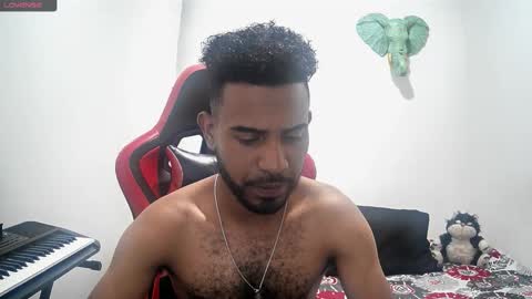 bruce_1111 online show from November 16, 7:05 pm