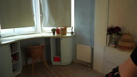 Tess online show from May 22, 2:24 pm