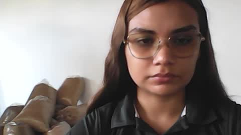 Snapshot of brunette_dan chatting on January 2, 3:19 pm norma online show from January 2, 3:19 pm