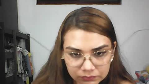 Snapshot of brunette_dan chatting on December 14, 3:39 am norma online show from December 14, 3:39 am