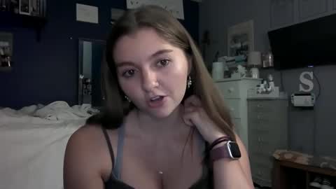 Snapshot of brunettebaby040 chatting on September 29, 6:23 am brunettebaby040 online show from September 29, 6:23 am