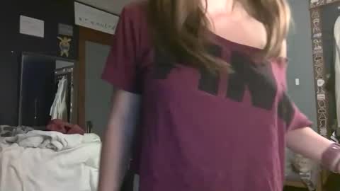 Snapshot of brunettebaby040 chatting on October 3, 12:09 am brunettebaby040 online show from October 3, 12:09 am