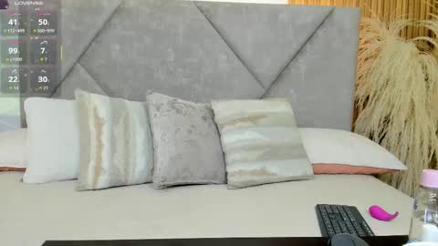 Snapshot of brunnette_sensation chatting on October 9, 6:46 pm Linda online show from October 9, 6:46 pm