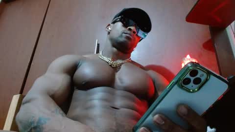 Snapshot of bryan_colen chatting on March 8, 1:50 am Enjoy the best muscle straws online show from March 8, 1:50 am