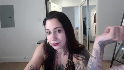 Queen Lola XXX online show from April 25, 7:32 am
