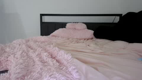 Queen Lola XXX online show from May 13, 8:24 am