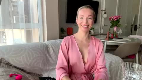 bubbling_queen online show from July 25, 10:35 am