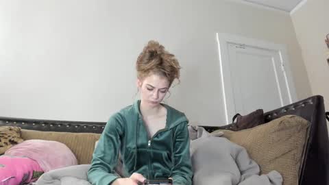 Snapshot of buffybarloe chatting on January 10, 12:06 am Buffy online show from January 10, 12:06 am