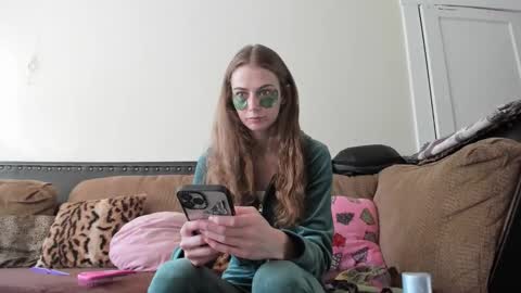 Snapshot of buffybarloe chatting on January 2, 8:35 pm Buffy online show from January 2, 8:35 pm