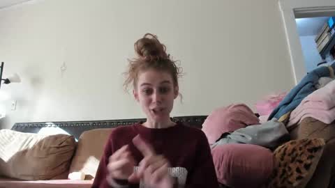 Snapshot of buffybarloe chatting on December 4, 4:43 pm Buffy online show from December 4, 4:43 pm