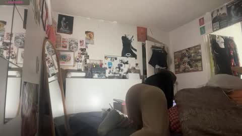 Snapshot of bukkakebae chatting on October 13, 9:17 pm bukkakebae online show from October 13, 9:17 pm