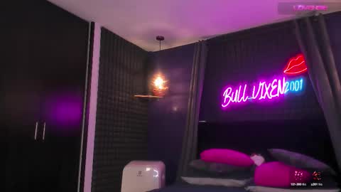 Snapshot of bull_vixen2001 chatting on October 15, 12:14 am Bunny and The Rock online show from October 15, 12:14 am