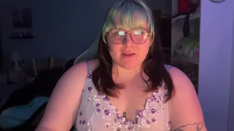 bumblebeebuzzer online show from February 27, 3:40 am