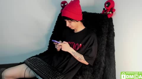 Snapshot of bumblubee chatting on December 29, 7:06 am Tonny online show from December 29, 7:06 am