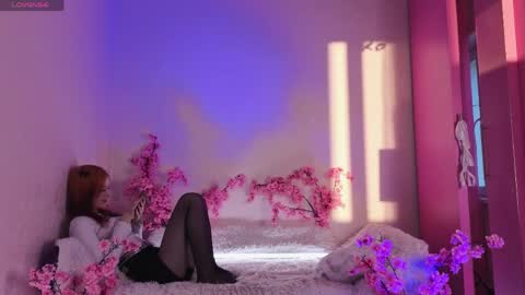 Kira online show from April 6, 2:29 pm