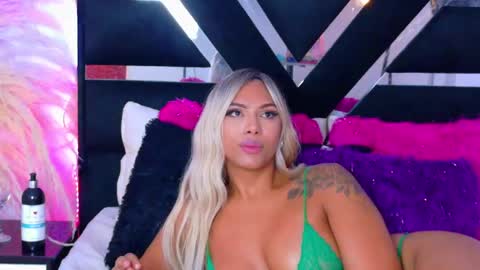 Snapshot of bunnynicolle chatting on February 25, 6:55 pm ONLYFANS online show from February 25, 6:55 pm