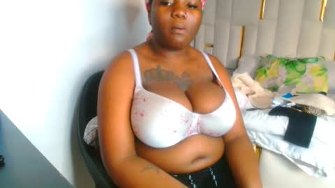 Snapshot of busty_mellons69 chatting on October 10, 12:11 pm busty_mellons69 online show from October 10, 12:11 pm