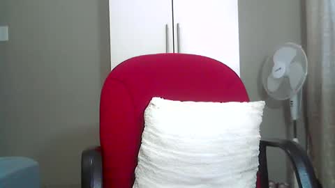 Snapshot of bustytessa37 chatting on February 27, 4:35 am bustytessa37 online show from February 27, 4:35 am