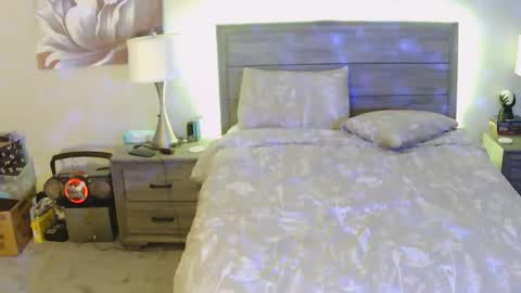 busybee83 online show from October 9, 6:24 pm