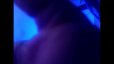 busybee83 online show from December 18, 8:53 am