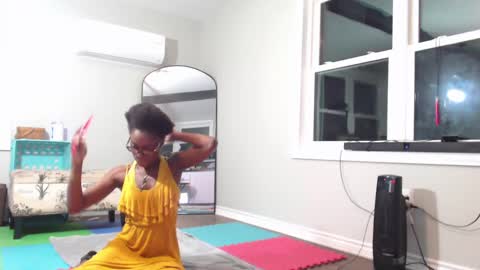 Snapshot of butt3rcup chatting on September 27, 10:35 am Goddess online show from September 27, 10:35 am