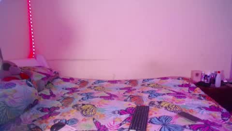 butterfly_rouse online show from October 19, 5:23 am