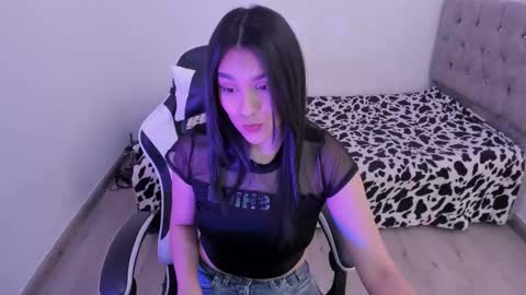 caelisse_cb online show from October 29, 1:02 pm