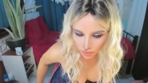 Snapshot of callmebythename_daisy chatting on October 19, 6:56 pm A STINGY MAN IS A SIGN OF UNWELLINGNESS. online show from October 19, 6:56 pm