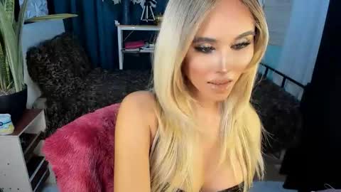 Snapshot of callmebythename_daisy chatting on September 9, 2:39 pm A STINGY MAN IS A SIGN OF UNWELLINGNESS. online show from September 9, 2:39 pm