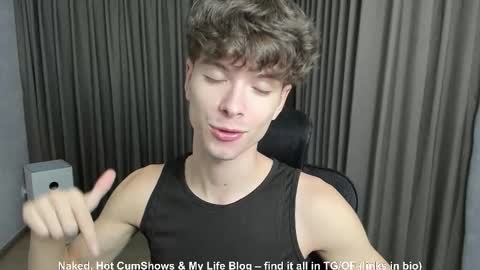 Snapshot of calvin_loves_you chatting on October 17, 11:03 am Hey I am Calvin online show from October 17, 11:03 am