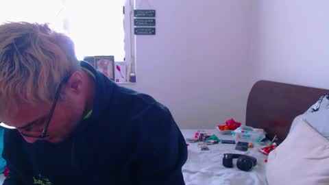 Calvinjohnlad online show from February 18, 7:54 am