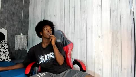 Snapshot of cam_brown chatting on October 24, 4:24 am online show from October 24, 4:24 am