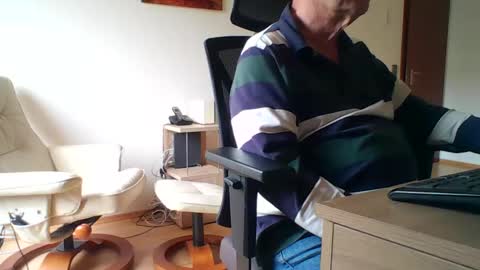 camcologne online show from October 14, 8:28 am