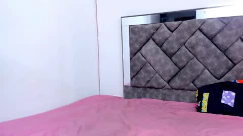 camilajhoones online show from December 12, 9:30 am