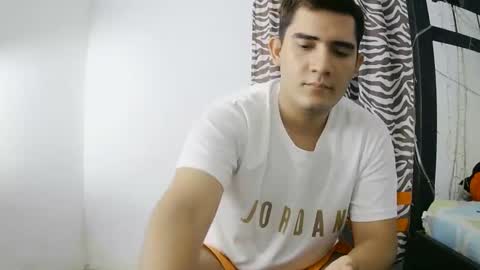 Snapshot of camilowhite_ chatting on September 30, 7:02 pm Camilowhite online show from September 30, 7:02 pm