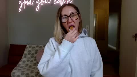 MissCandiJones online show from April 4, 7:54 pm