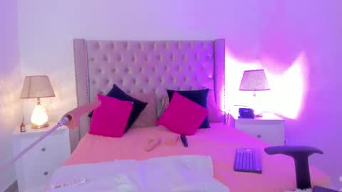 Candie  online show from November 21, 12:25 pm