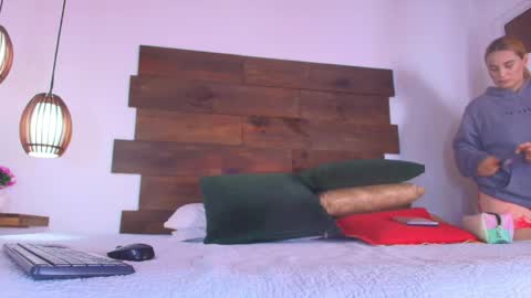 Jolie online show from March 21, 8:35 pm