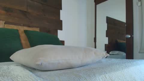 Snapshot of candy_feett chatting on October 16, 10:08 pm Jolie online show from October 16, 10:08 pm
