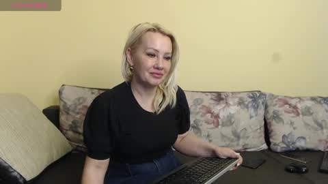 candy_hellenx online show from April 7, 4:58 am