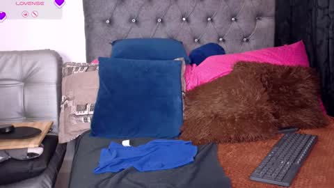 YECENIA - online show from March 20, 6:07 am