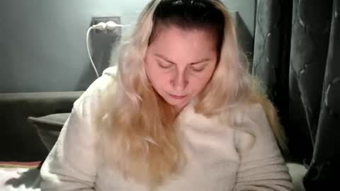 Snapshot of candycream74 chatting on October 6, 9:21 pm Laura online show from October 6, 9:21 pm